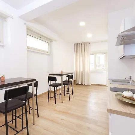 Domina Pentagon Suites - Rome Tiburtina Guesthouse